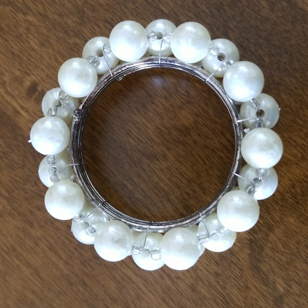 6 Pearl Napkin Rings - Picture 3 of 6
